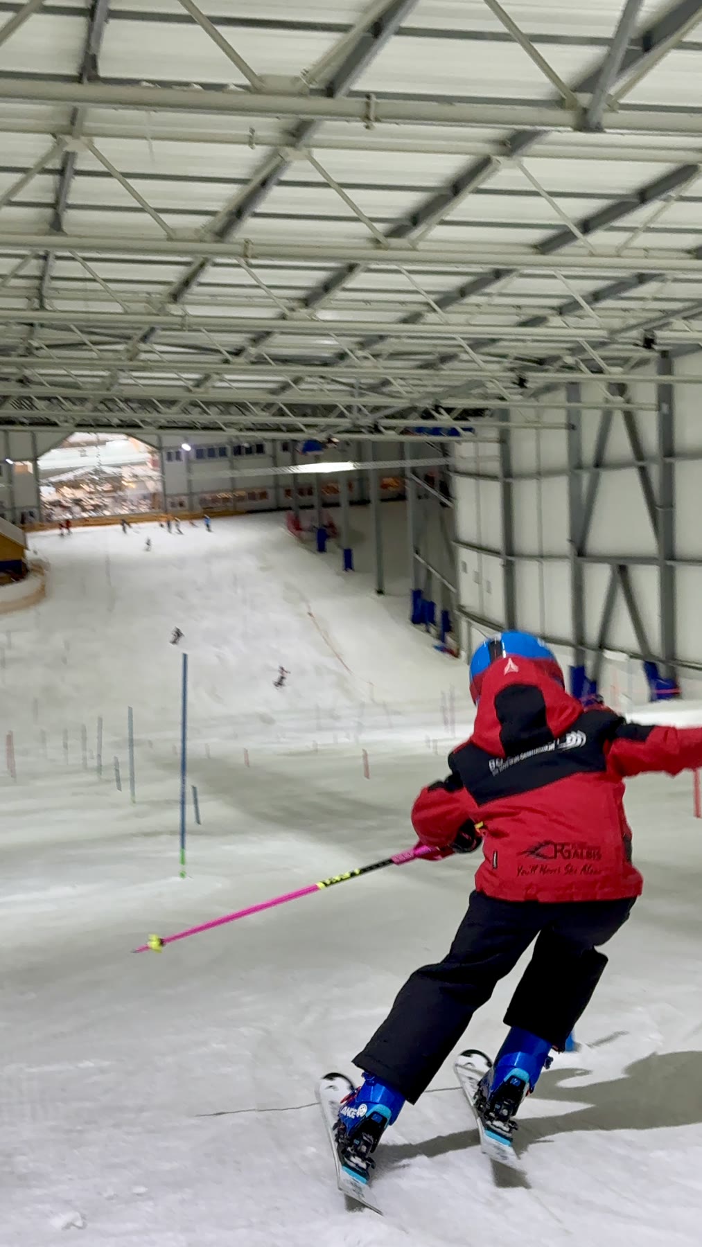 Nachwuchsathlet der RG Albis auf der eisigen Piste in Wittenburg